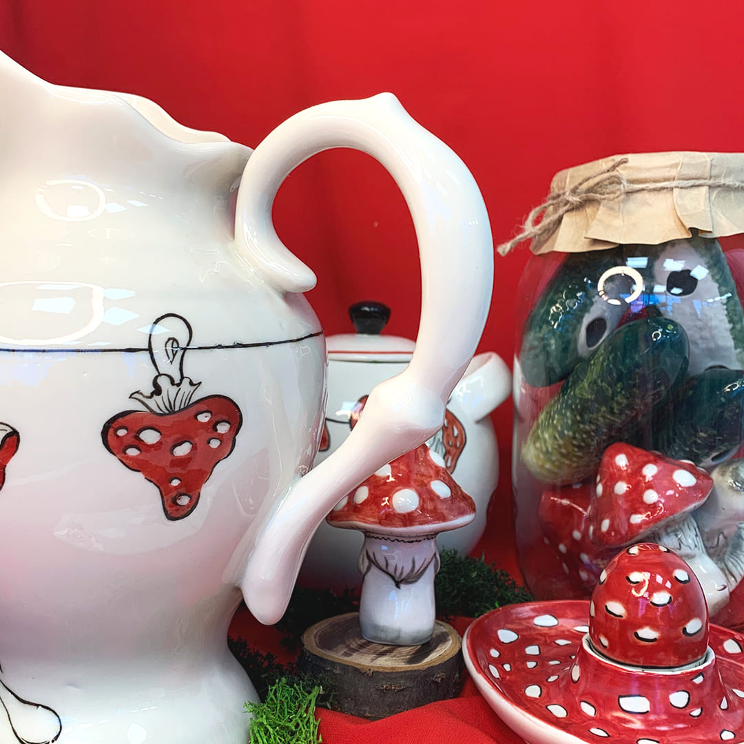 картинка Кувшин Мухоморы. Роспись. Фарфор. от магазина Фабрика игрушек МОЯ ЗАБАВА