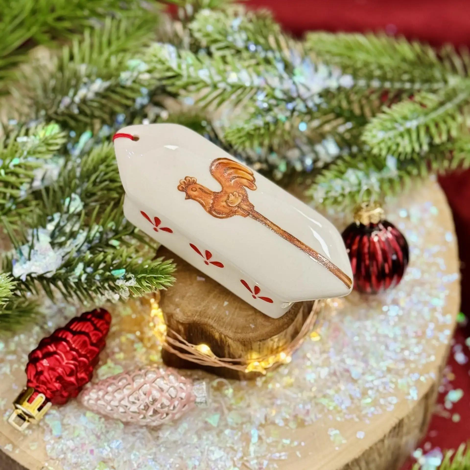 картинка Фарфоровая конфетка Петушок от магазина Фабрика игрушек МОЯ ЗАБАВА