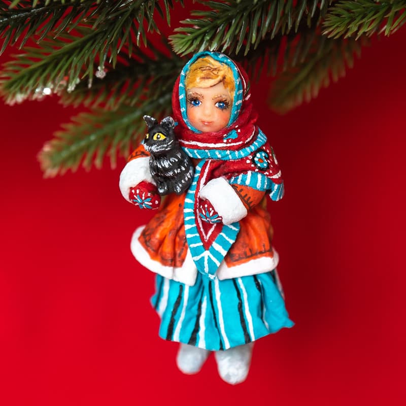 картинка ДАРЁНКА. Ватная ёлочная игрушка от магазина Фабрика игрушек МОЯ ЗАБАВА